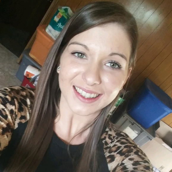 Meet your Posher, Danielle - Picture 1 of 1